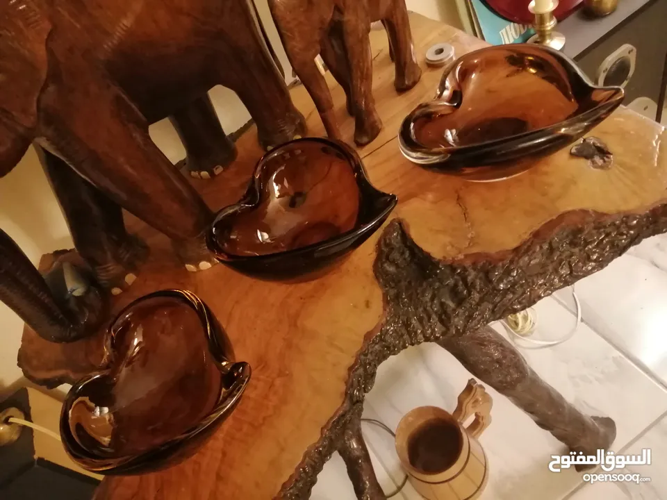 منفضة سجائر /طبق حلوى من زجاج مورانو الفني الرائع على شكل قلب ومختومة من الأسفل للمهتمين