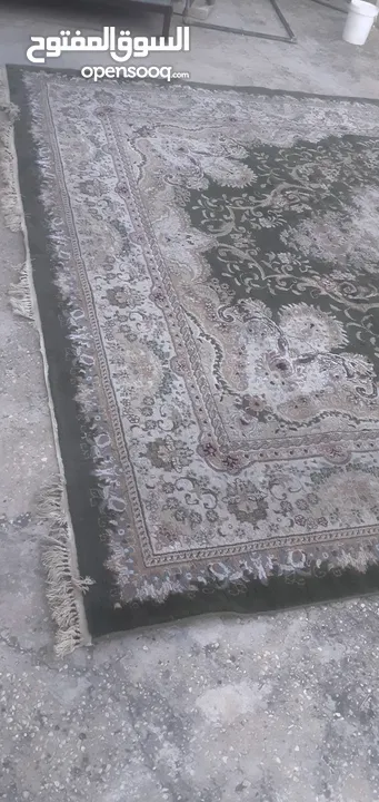 سجادة ثقيله جدا مستعمله بحاجه للغسيل مقاس 3X4 تركي اصلي لونه اخضر فاتح وبيج صويلح  لجادين