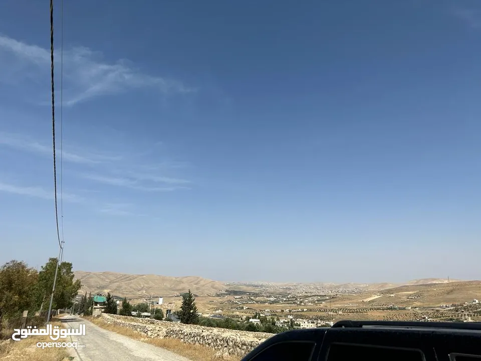 ارض 3400م2 للبيع في صروت حوض المرح الأصفر إطلالة مميزة حولها مزارع
