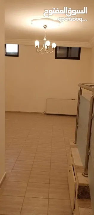 فيلا دوبلكس للبيع بعد دوار المغناطيس قرب الكلية العلمية الاسلامية