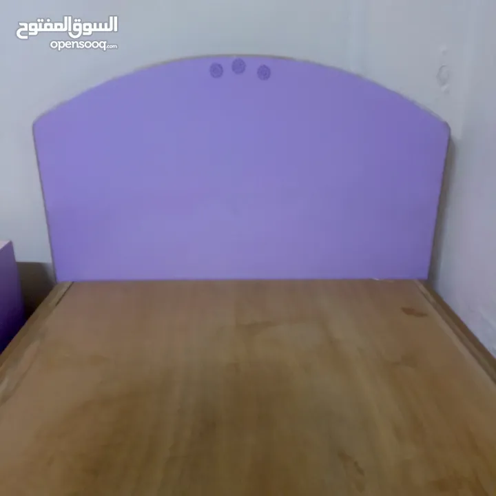 غرفة بنات تفصيل خشب ممتاز حالة جيدة بسعر مغري