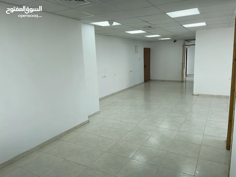 مكتب واسع وسط رام الله للايجار