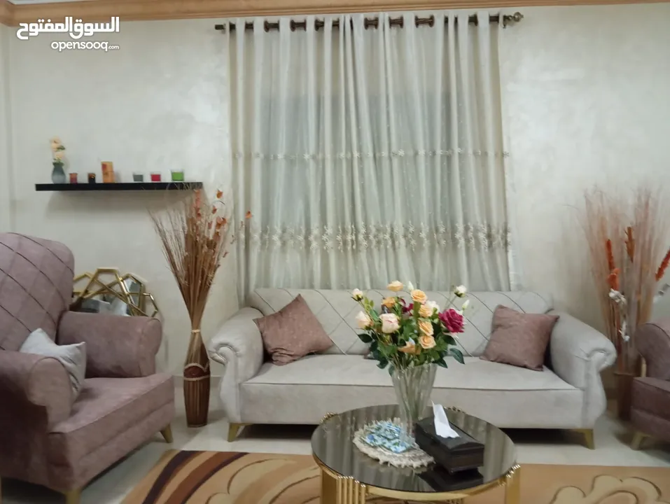 طقم كنب بحاله ممتازه