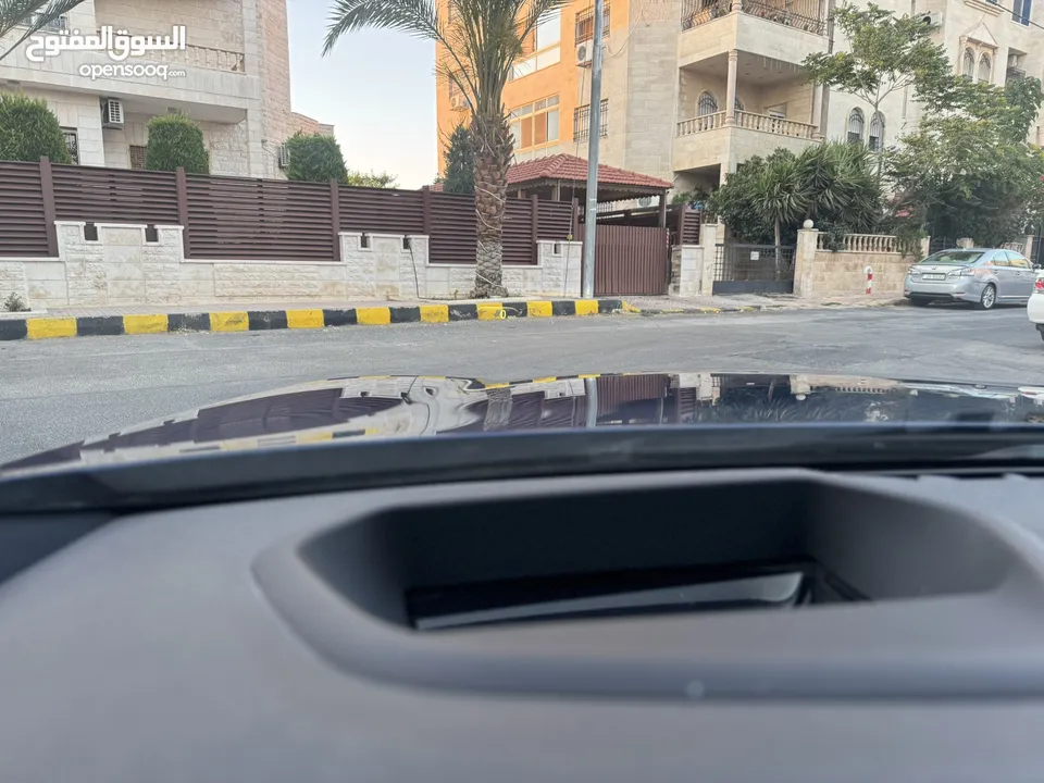 BMW 530e 2019 M sport package  Bought from dealership abo Khader 1 owner  Fully loaded 7 Jayed