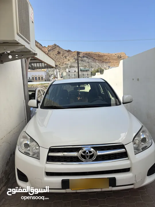 Toyota rv4 for sale very nice looking very good female car model 2012 Oman car