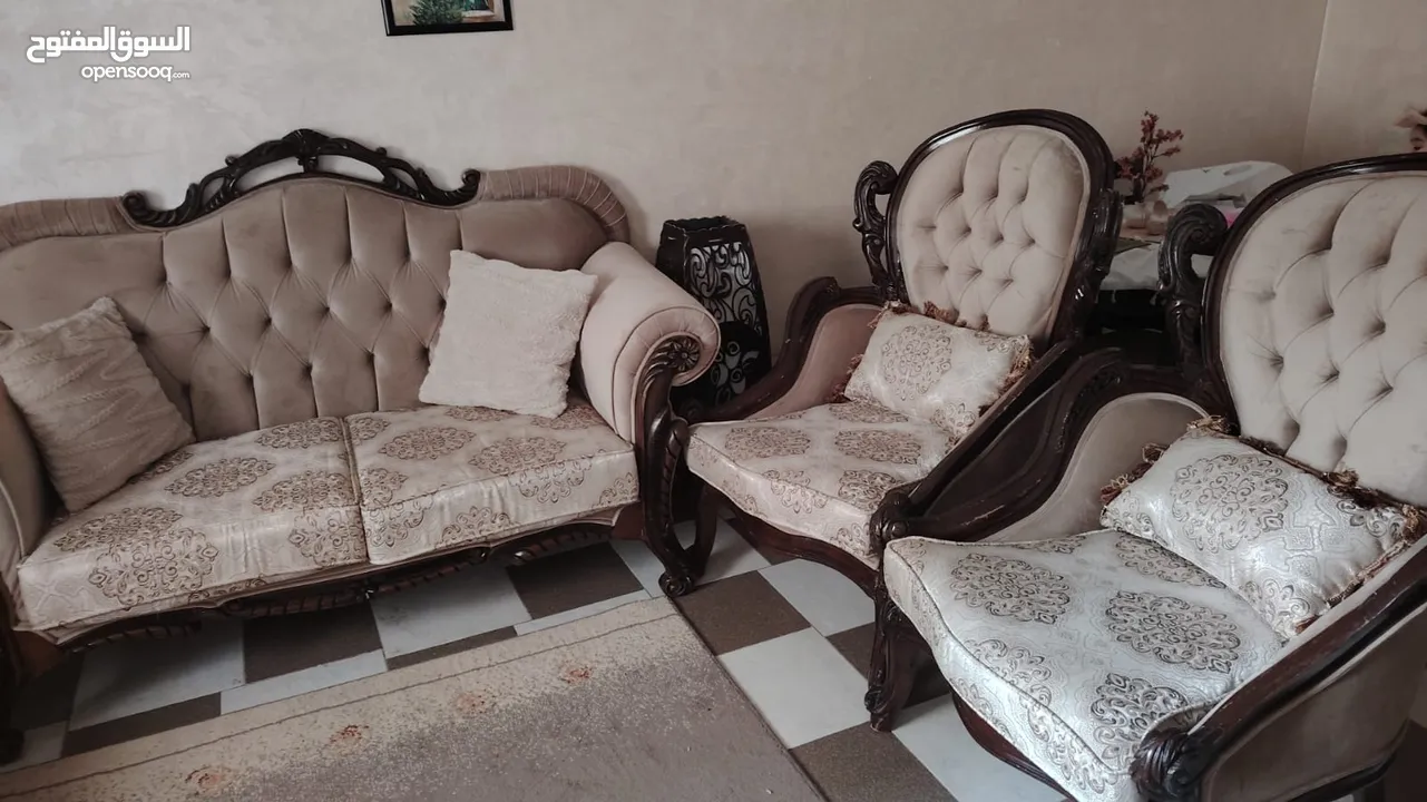 طقم كنب للبيع سبع مقاعد ب300قابل للتفاوض