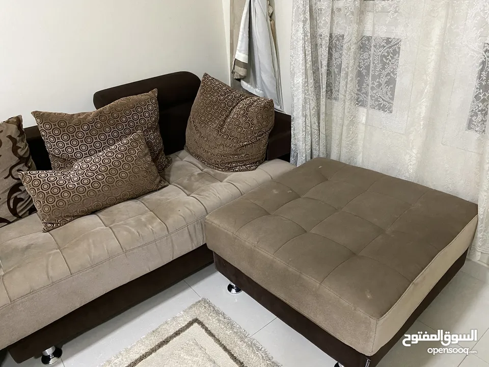 كنب غرفة الجلوس بحالة جيده sofa brown good condition