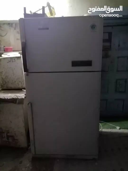 2 Medium fridge, 1 big.new in second hand.  Very good. Everything is ok