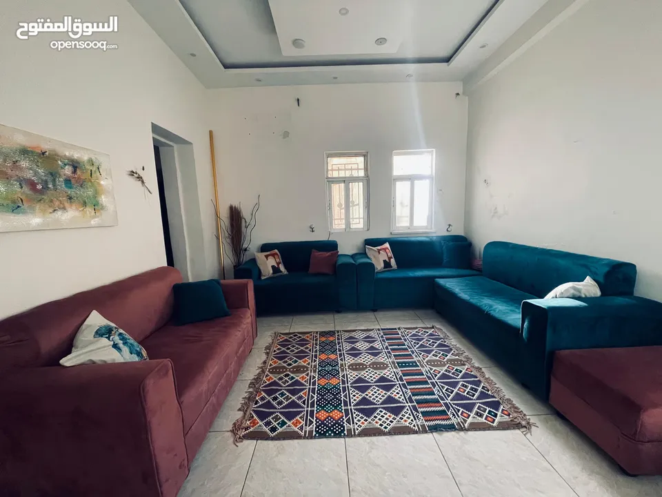 طقم كنب 9 مقاعد +بفه  بحاله ممتازه