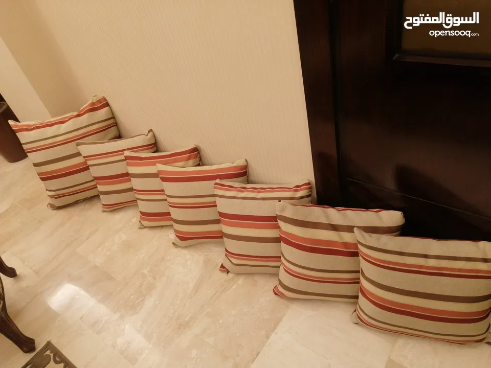 ستائر طبقات عدد 2 + كوشنز 1 كبير و 6 صغير