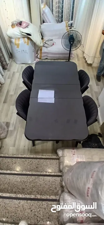 طاوله طعام استعمال خفيف جدا
