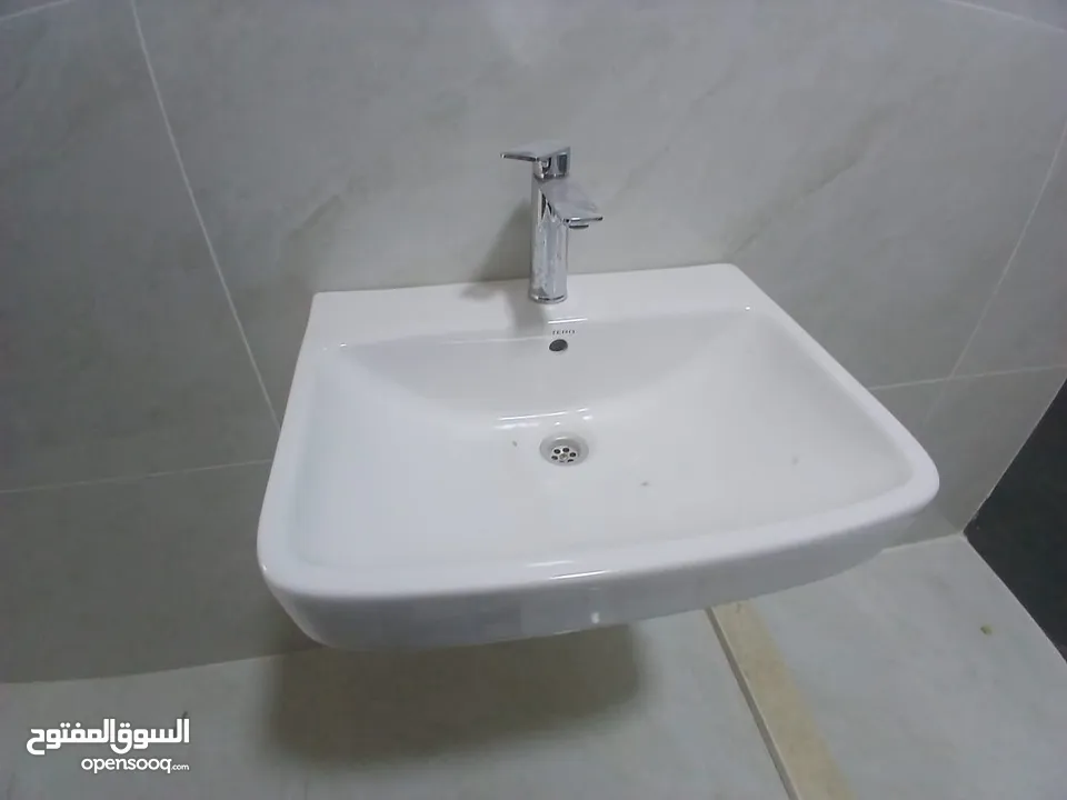 شقق مميزه سوبر ديلوكس عماره جديده خلف مطعم عرب قرب الجامعه للايجار مفروشه او غير مفروشه بعقد سنوي