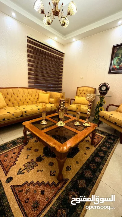 كنب للبيع مع طوايل اتسعمال خفيفي جدا و نظيف