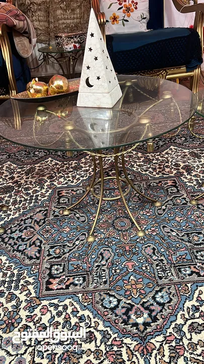 طاولات وسط مع طاوله رئيسيه