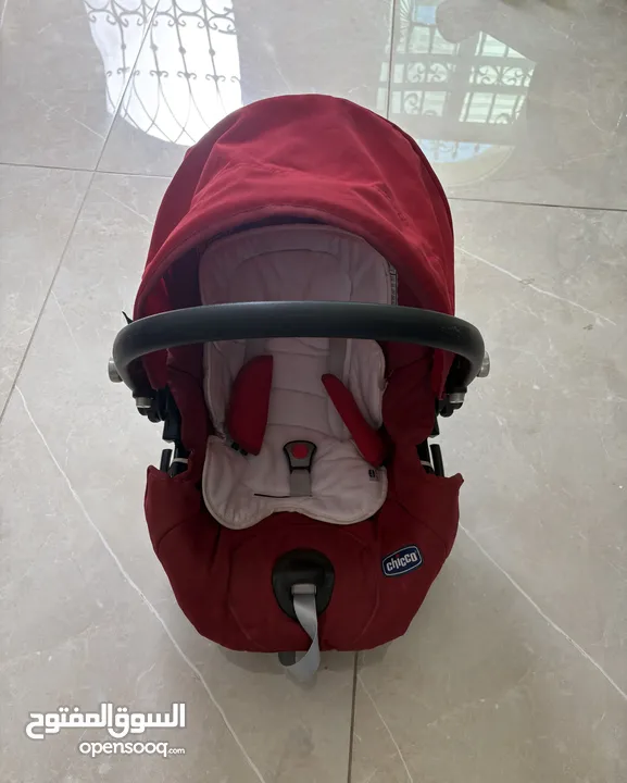 Chicco infant car seat and carry cot - مقعد سيارة وكوت أطفال تشيكو