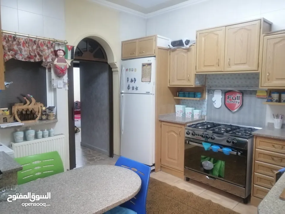 شقه للبيع في جبل التاج
