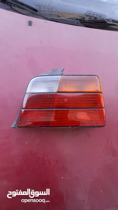 ضو خلفي يمين ل سيارة BMW E36 بحالة شبه الجديد بحالة الوكاله لا كسر ولا خدش الضو اصلي 100%