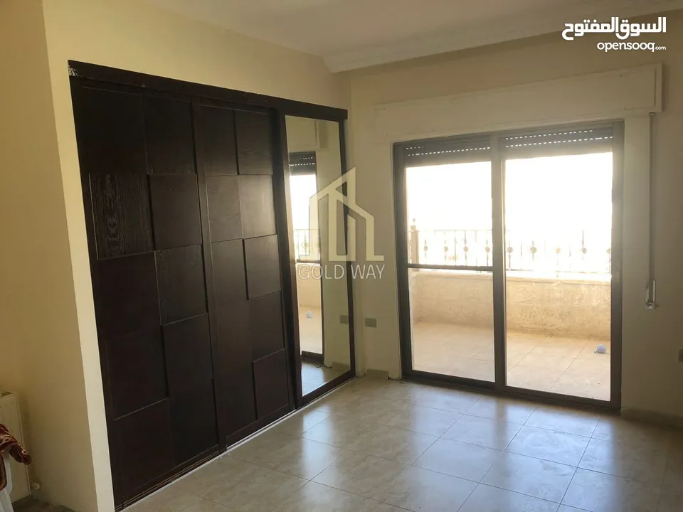 شقة مميزة 250م طابق ثاني مطله في أجمل مناطق الجاردنز / ref 786