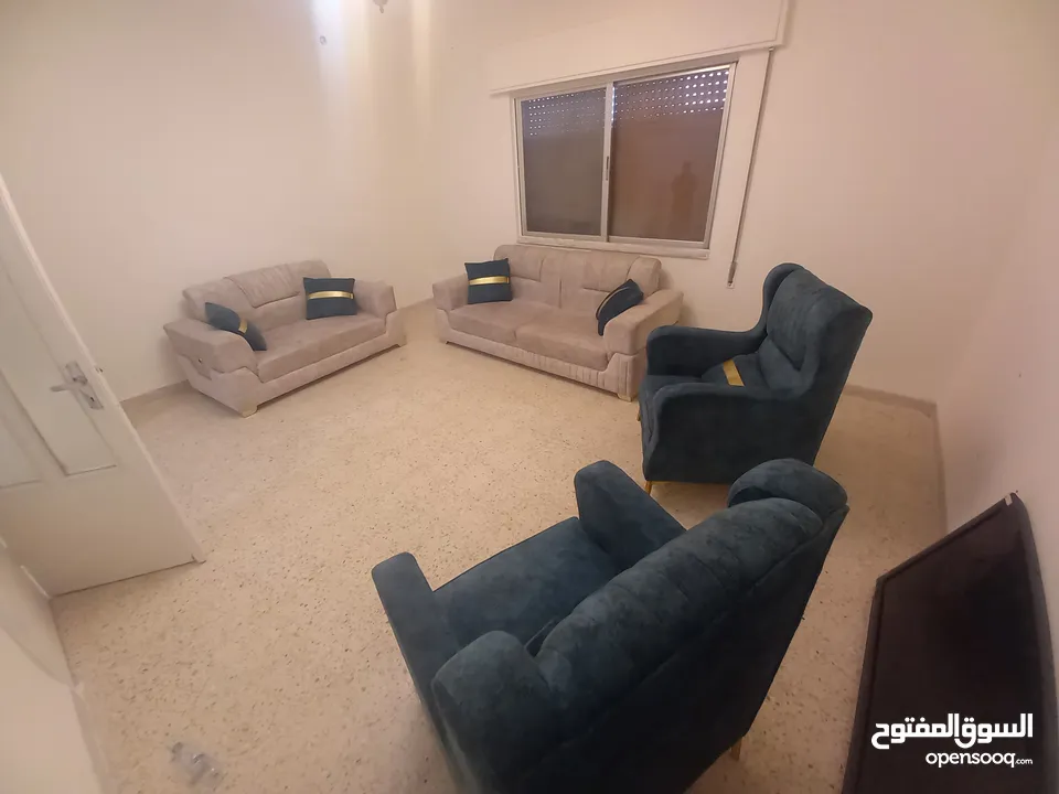 طقم كنب مستعمل بحالة الوكالة للبيع