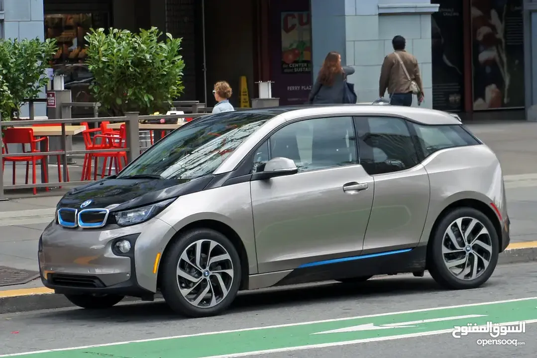 50 كم ماشيه دفعه 7.5 قسط 200 بدون بنك BMW i3  شحن منزلي و كازيه نظام بنزين ريكس تيرا