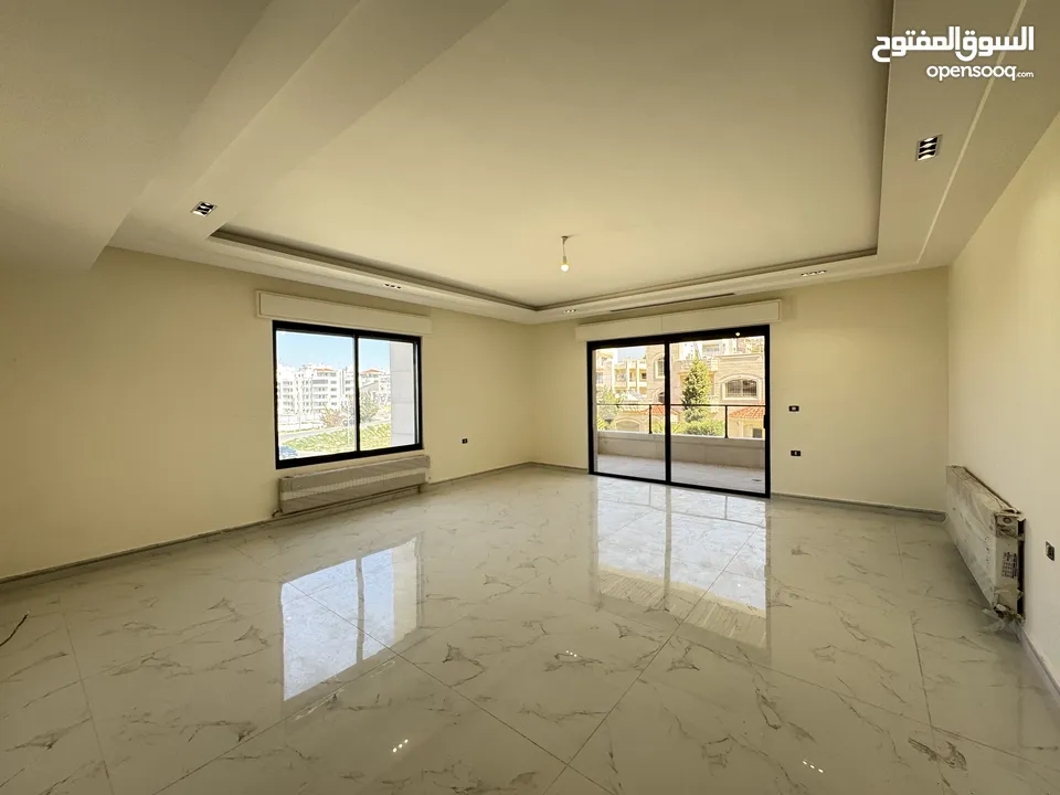 شقة مميزة للبيع طابق اول مساحة 230م بخلدا بتشطيبات مميزة (مشروع 120)