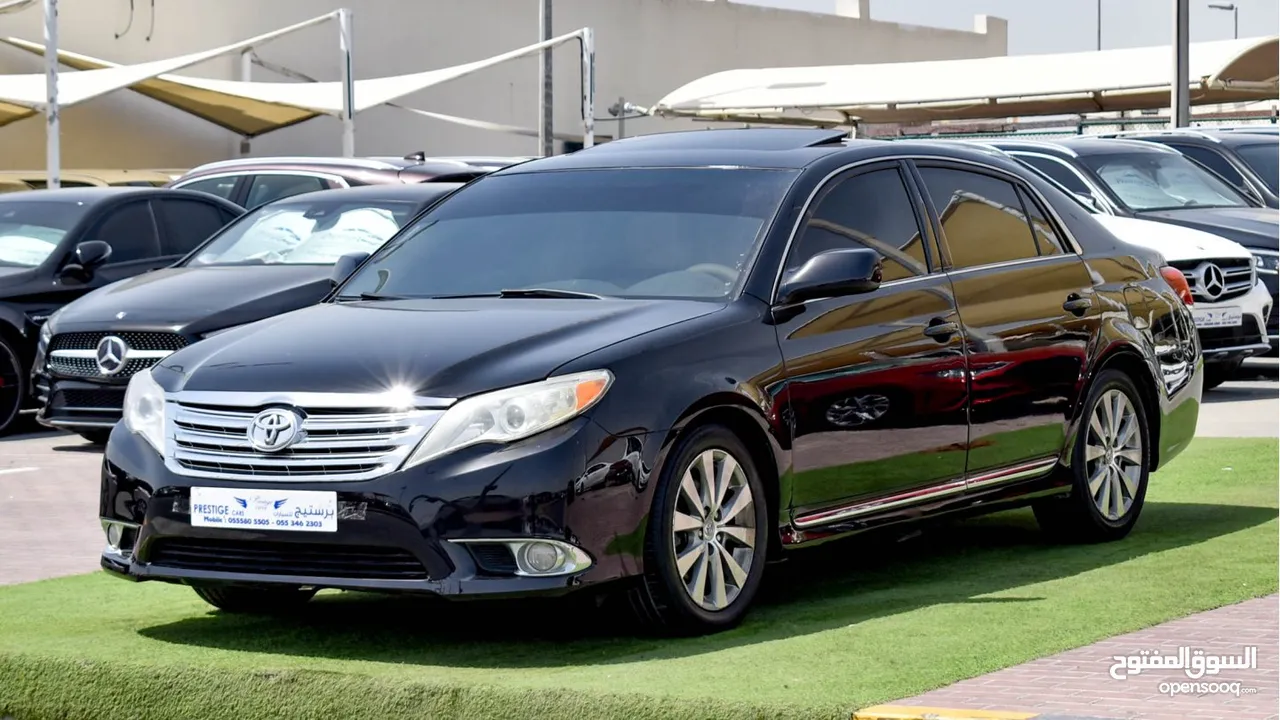 Toyota Avalon 2011 model with sunroof