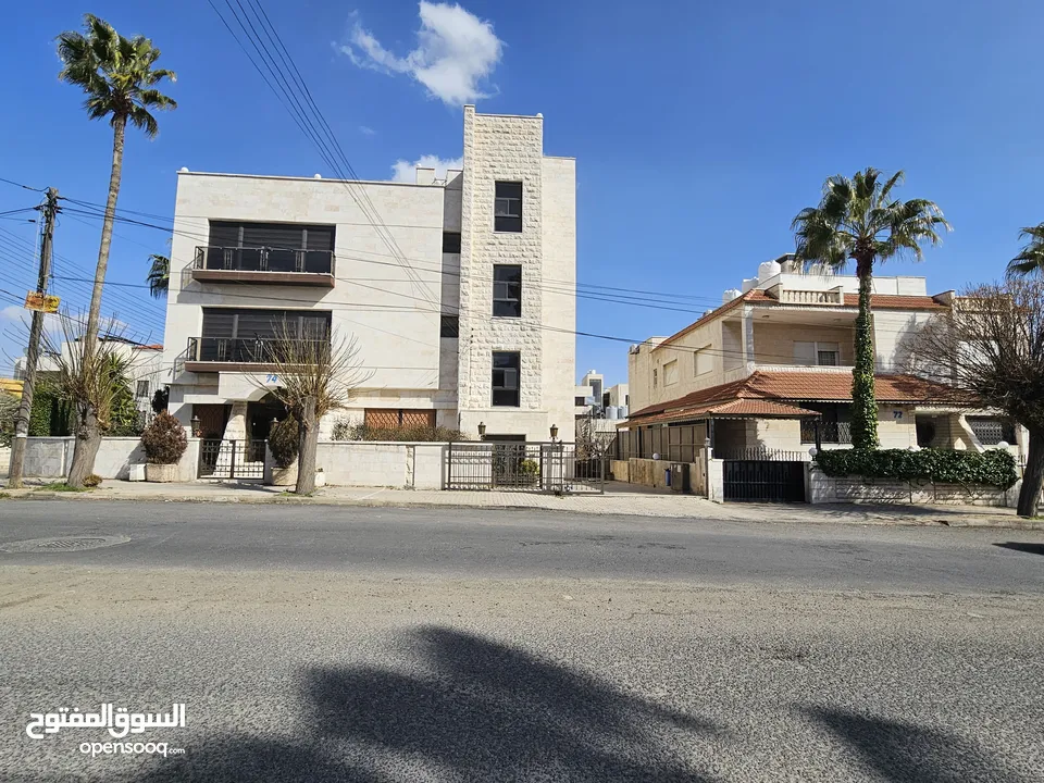 شقة طابقية فاخرة نصف مفروشة - الروابي (عمارة عائلية) Luxury Semi-Furnished Apartment for Rent