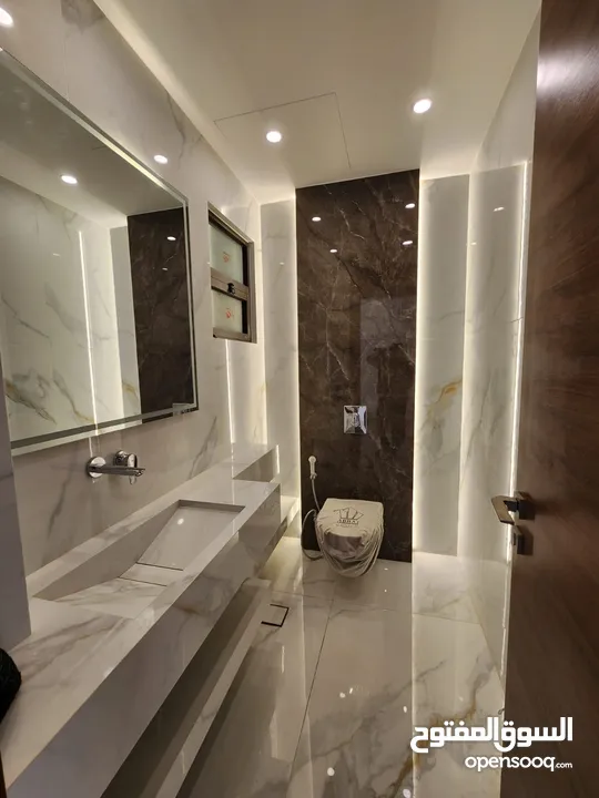 شقة طابقية فاخرة للبيع في عبدون  ref : 14385