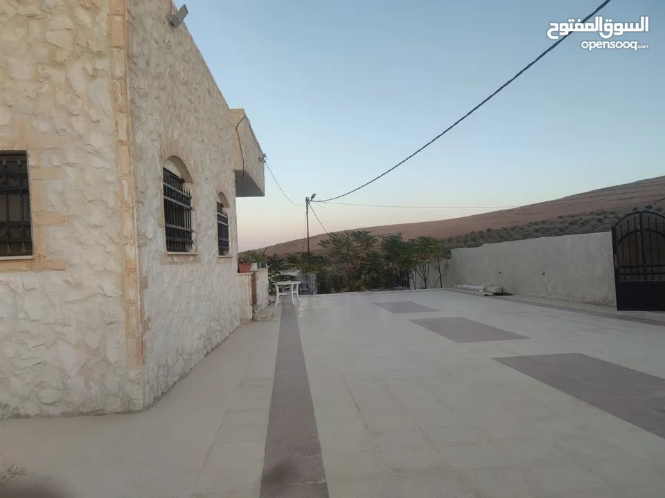 مزرعة مع بيت للبيع