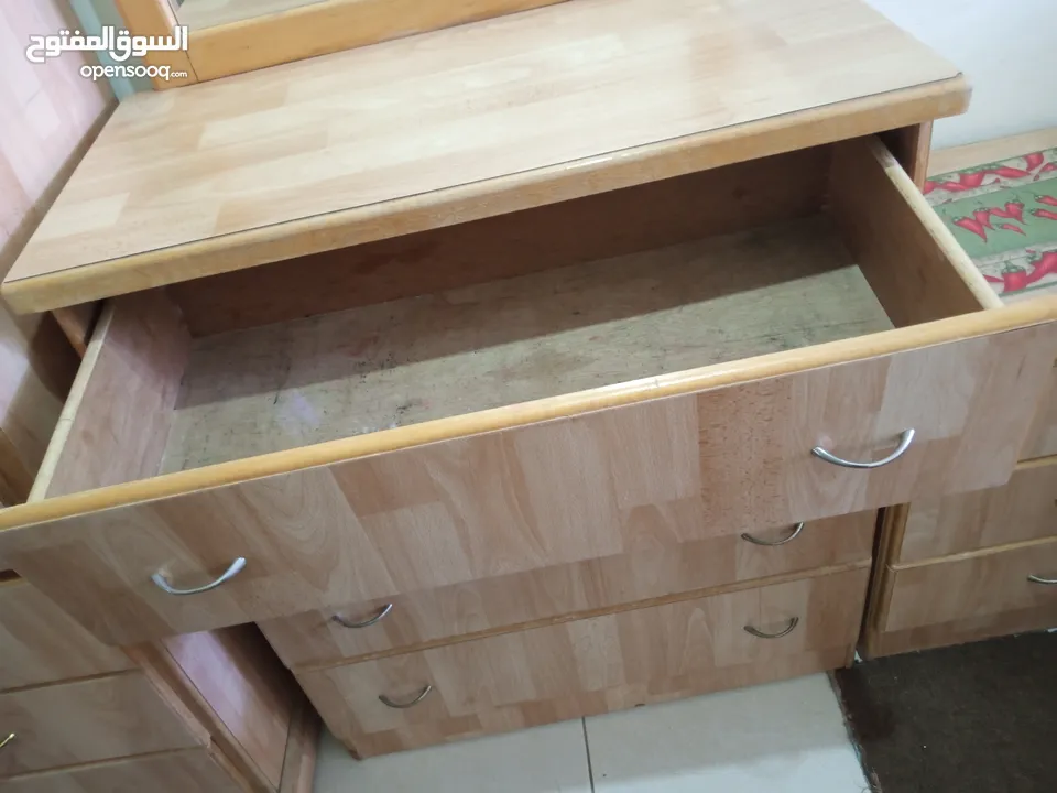 خزانة واسرّة للبيع