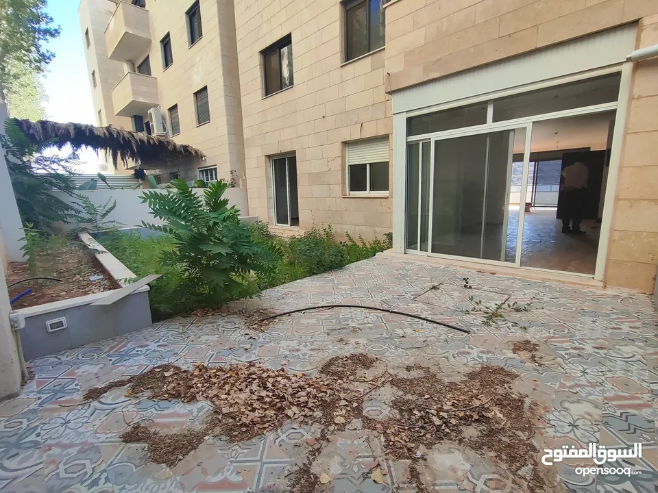 شقة مفروشة مع حديقة للايجار في عين منجد