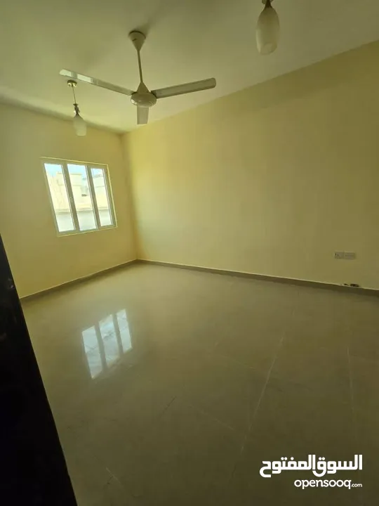 شقة في مسقط العذيبة غرفة و صالة ومطبخ وحمام Apartment for rent in Muscat Azaiba