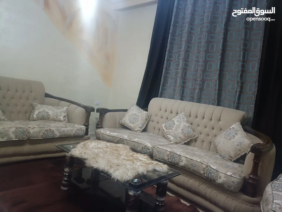 أثاث غرفة جلوس 7مقاعد200دينار شبه جديد الله يبارك لصاحب انصيب