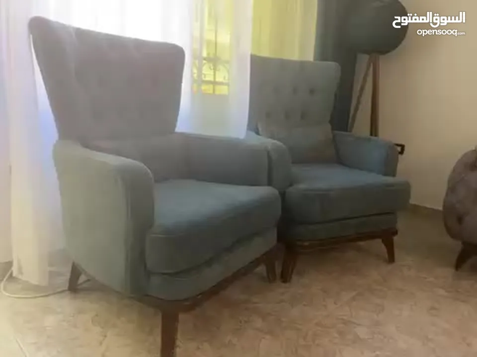 طقم كنب للبيع استعمال بسيط بحالة ممتازة