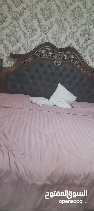 غرفه نوم مستعمله بحاله جيده تخت وبيرو وملحق وروسيتين وخزانه بدها شويه تزبيط الجوارير فقط