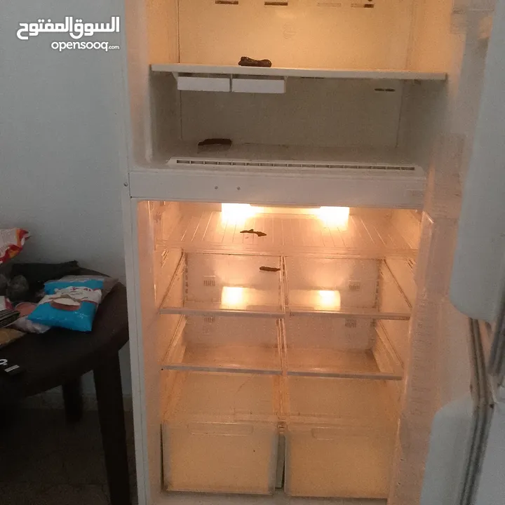 ثلاجه دايو نظيفه تبريد قوي و محترمه
