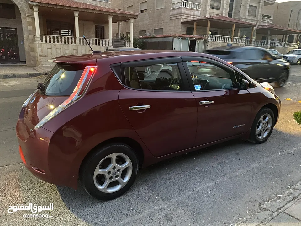 نيسان ليف SL بحالة ممتازة موديل 2014