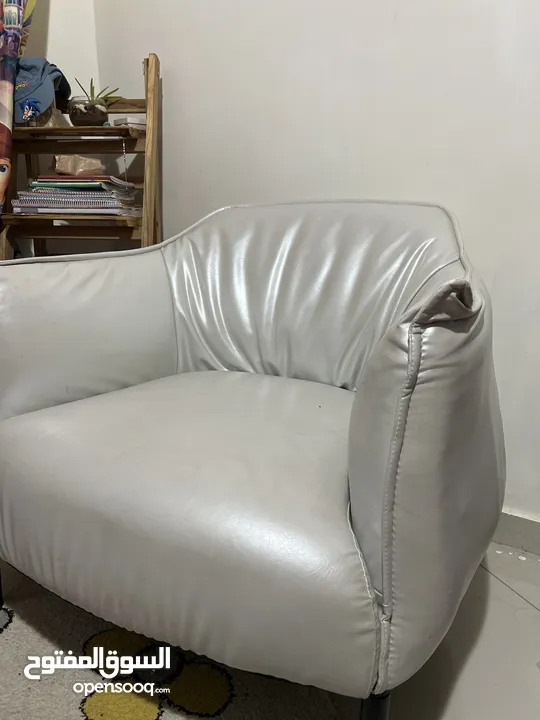 كرسي جلد فخم ارجل حديد