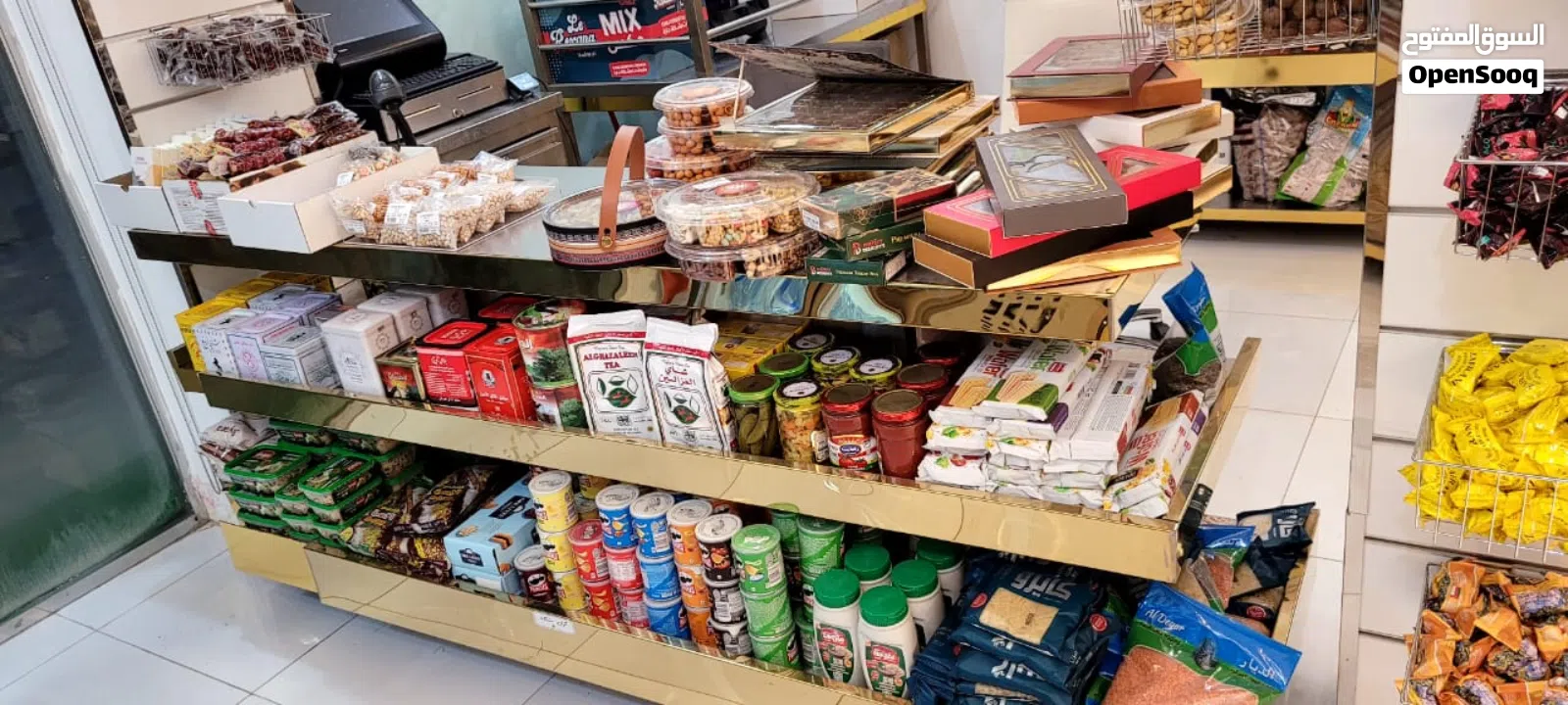 معرض مكسرات جاهز بالكامل”