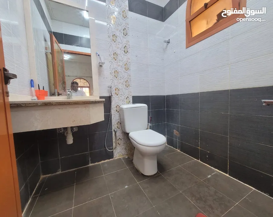 خدمات تنظيف احترافية في عجمان - عرض خاص! هل تبحث عن خدمات تنظيف موثوقة وعالية الجودة في عجمان؟