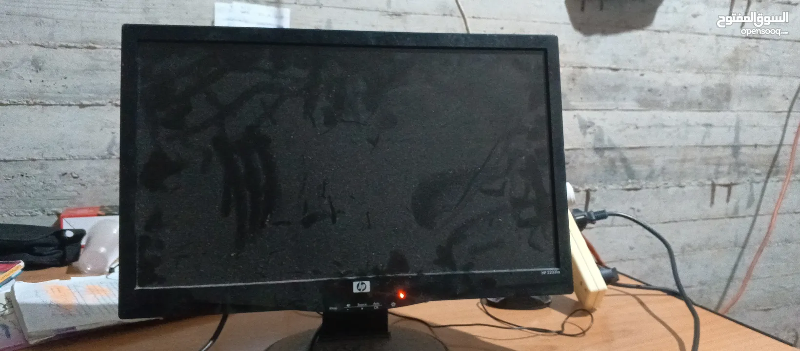شاشه HP 2031a للبيع وسعر ممكن التفاوض عليه  بحاله ممتازه ومع كل اغراضها