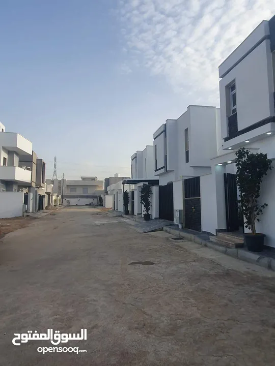 فيلا أرضية جديدة ماشاءالله للبيع في مدينة طرابلس منطقة السراج طريق المواشي بعد جامع الصحابة