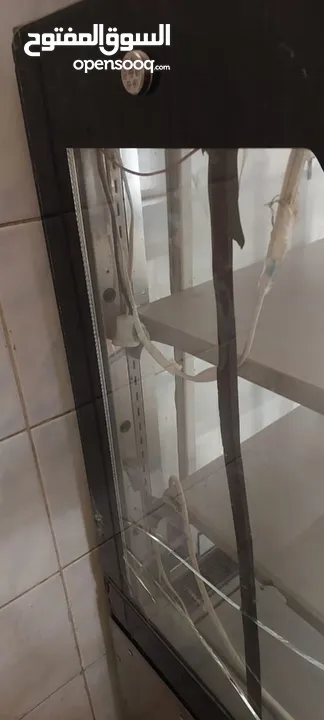 ثلاجة غرض معجنات ممتازه وصغيره و سعر ممتاز ما عليك سوا التواصل عبر الرقم المذكور