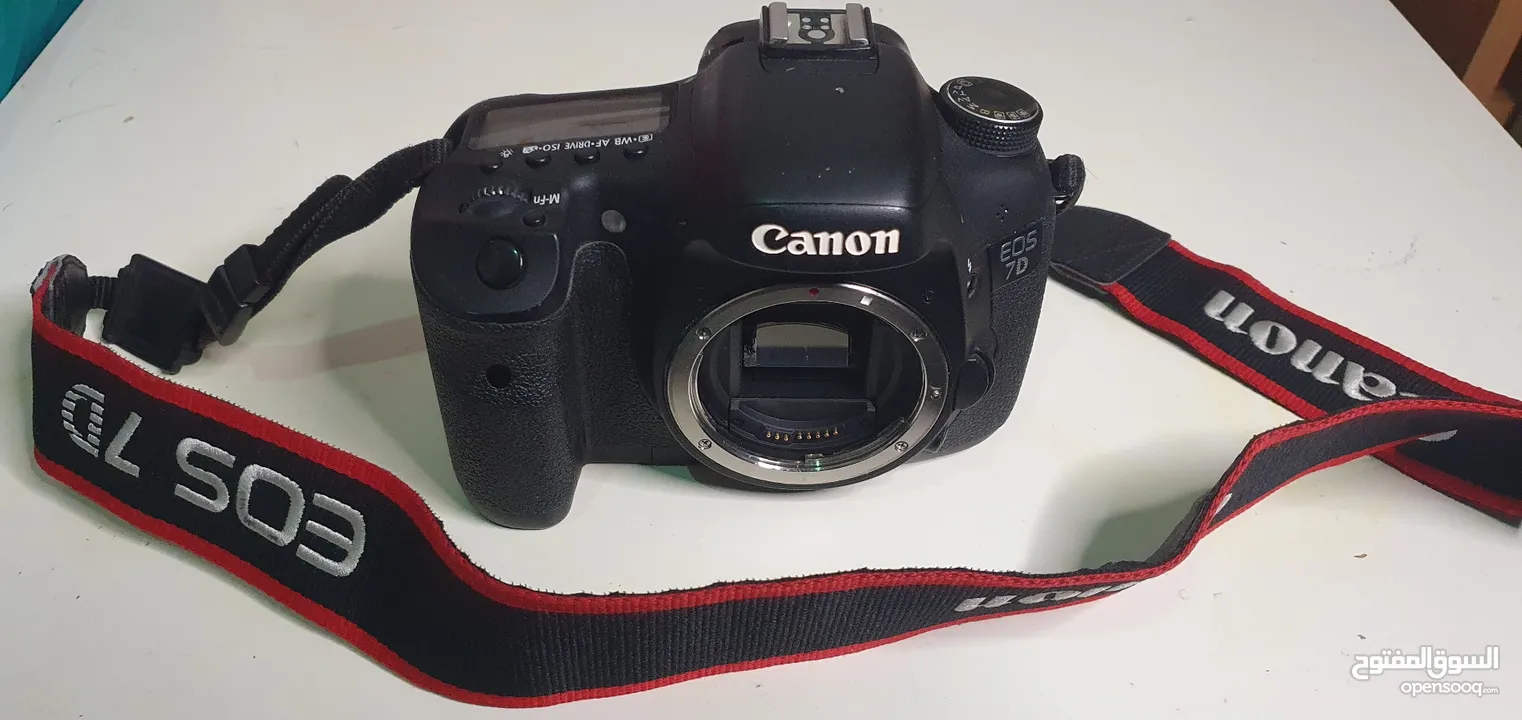 Canon Eos 7D 18-200mm Lens  Battery  Data cable Bag