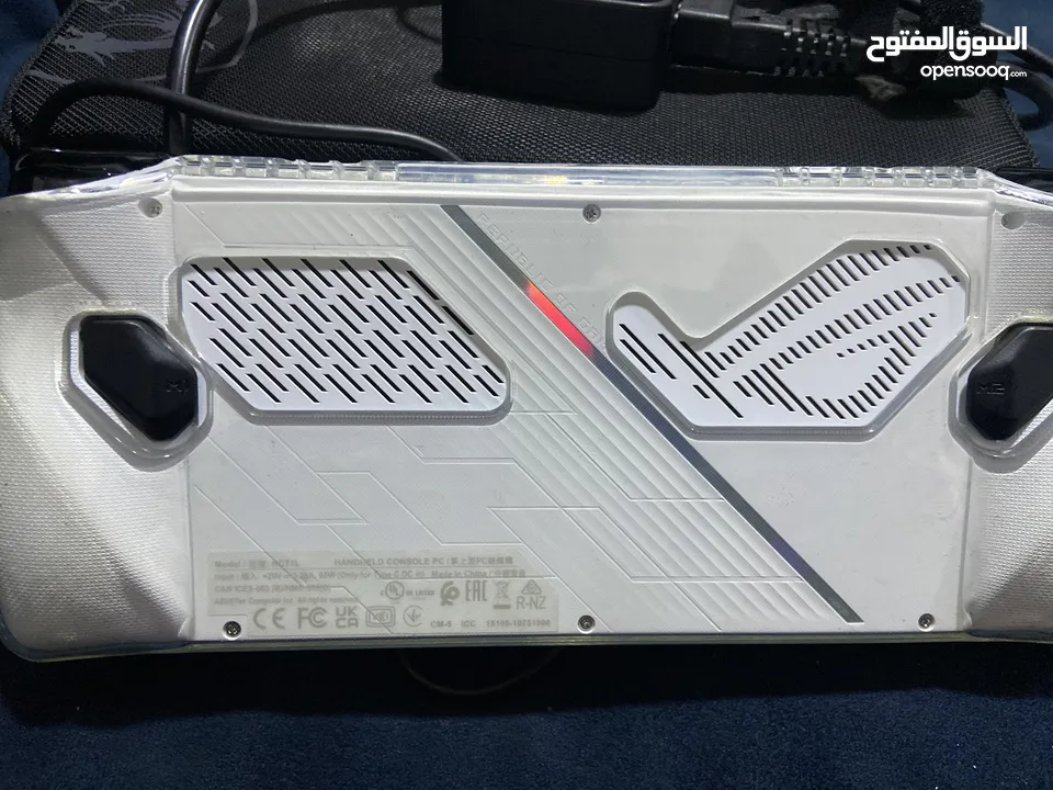 جهاز ASUS ROG Ally Z1 extreme 512 مع ضمان اس تي سي سنتين مر عليه فقط 3 شهور استخدام خفيف