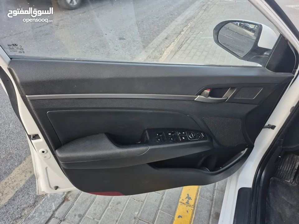 هونداي افانتي AD بحالة الوكالة موديل 2018  لون ابيض فحص كامل مالك اول من المنطقه الحرة/ كراسي جلد