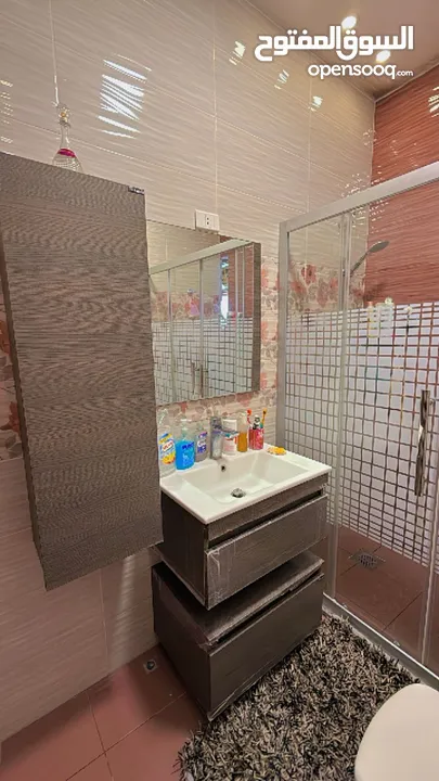 شقة مع اثاث