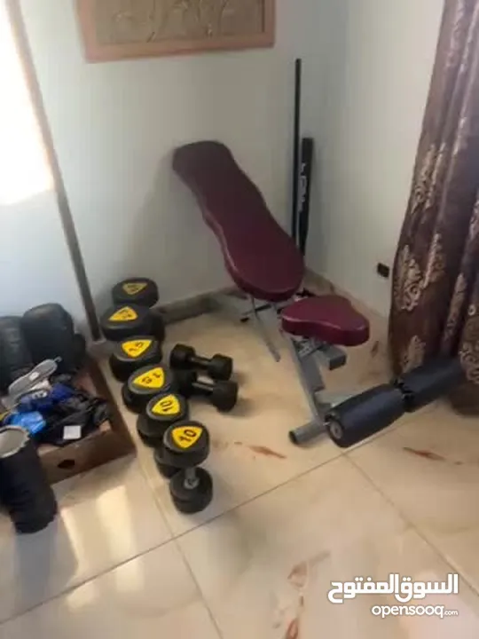 Adjustable Bench + dumbbells  بنش رفع اثقال قابل للتعديل ودمبلز بأثقال مختلفة