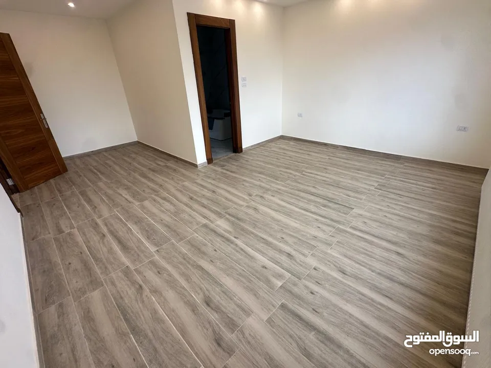 شقه بمساحة 286 متر مربع للبيع في طريق المطار  ( Property ID : 41334 )