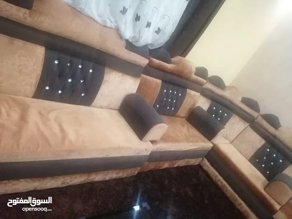 للبيع طقم ديوانيه  20 مقعد استعمال خفيف تفصيل وليس تجاري بسعر مغري